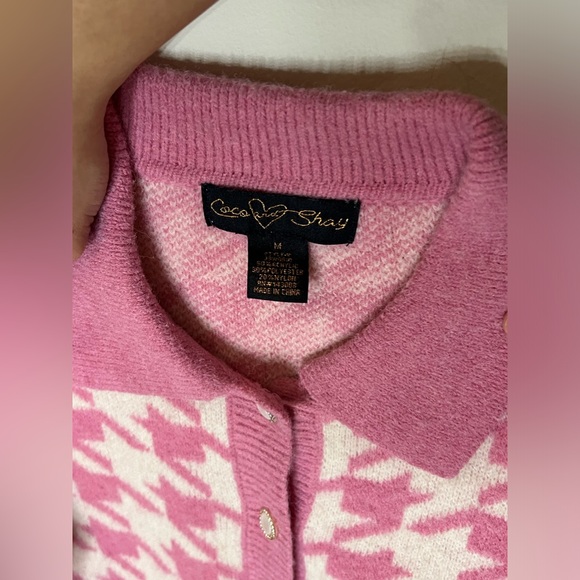 Coco and Shay Houndstooth Button-Up Cropped Sweater Medium - Picture 2 of 3